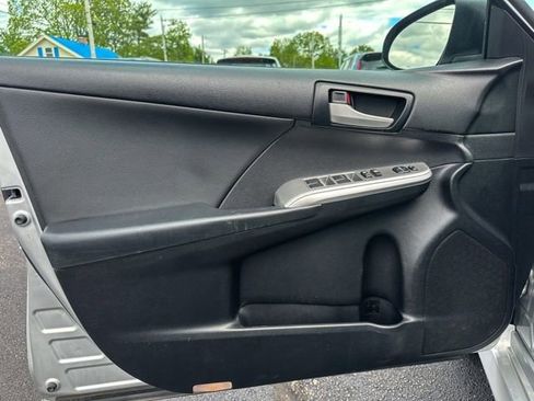 Used 2014 Toyota Camry SE FWD image 14