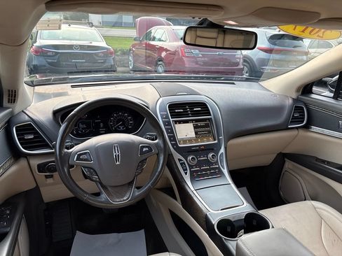 Used 2017 Lincoln MKX Reserve w/ Driver Assistance Package AWD/4WD image 11