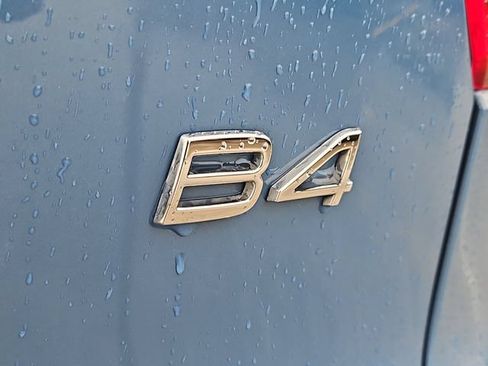 Used 2023 Volvo XC40 B4 Plus w/ Driver Assist Package FWD image 9