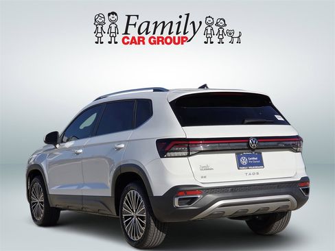 Used 2025 Volkswagen Taos SE image 3