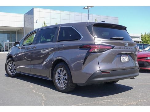 Certified 2021 Toyota Sienna LE FWD image 8