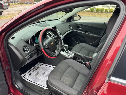 Used 2015 Chevrolet Cruze LT w/ Technology Package image 9