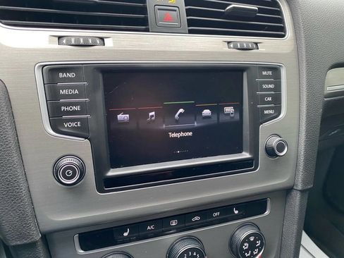 Used 2016 Volkswagen Golf S image 9