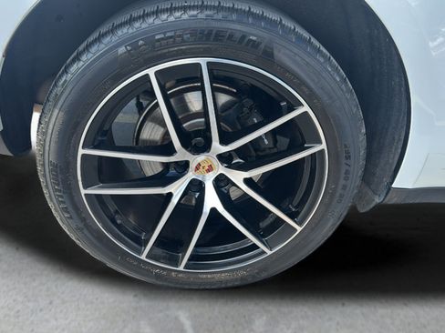 Used 2024 Porsche Macan AWD/4WD image 20