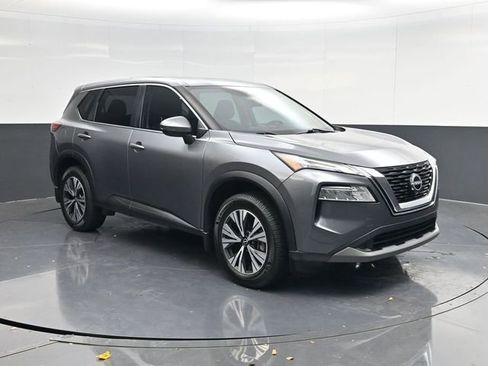 Used 2022 Nissan Rogue SV image 1