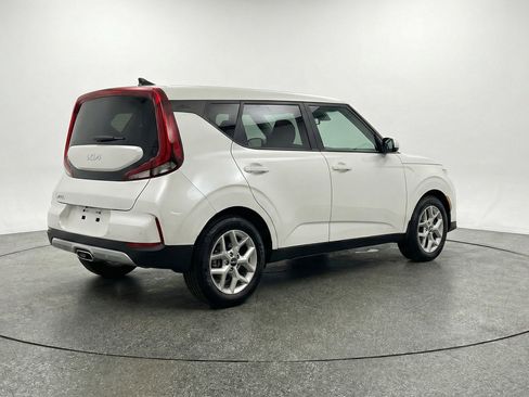 Used 2025 Kia Soul LX w/ LX Technology Package image 9