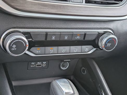 Used 2024 Nissan Altima 2.5 SV FWD image 17