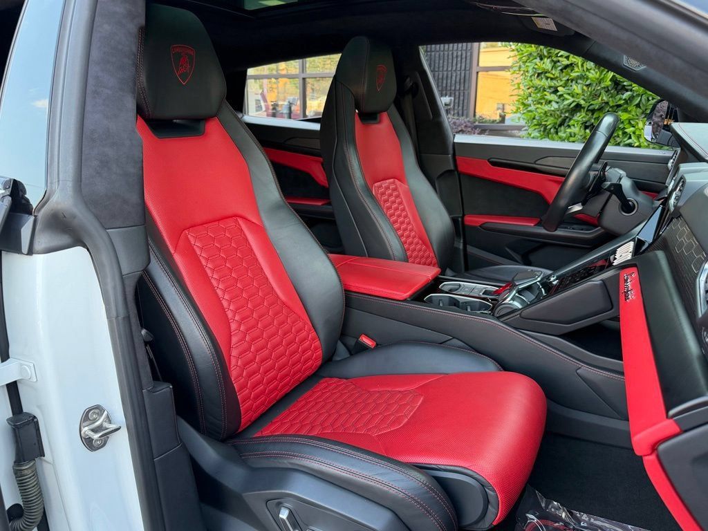 Used 2021 Lamborghini Urus AWD/4WD image 35