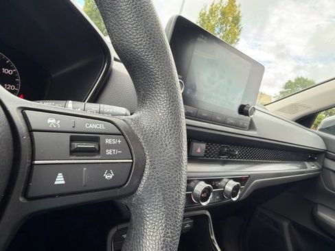 Used 2025 Honda CR-V EX image 18