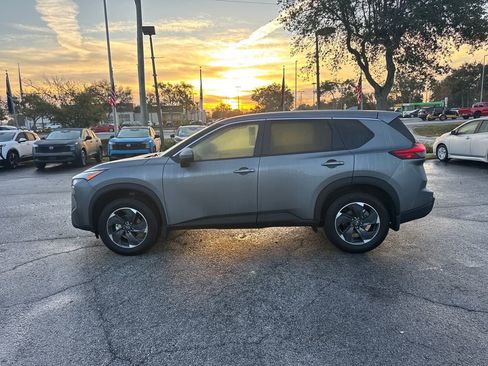 Used 2025 Nissan Rogue SV image 8