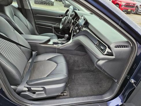 Used 2022 Toyota Camry SE FWD image 11