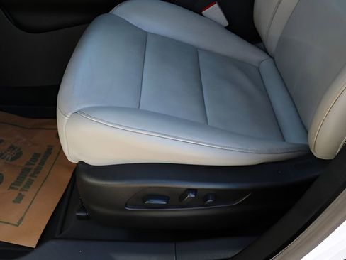Used 2019 Cadillac XT4 Premium Luxury w/ Technology Package FWD image 12