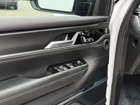 Used 2026 Jeep Grand Wagoneer L Summit w/ Rear Seat Video Group I AWD/4WD image 33