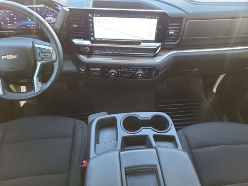 Used 2024 Chevrolet Silverado 2500 LT w/ Convenience Package image 10