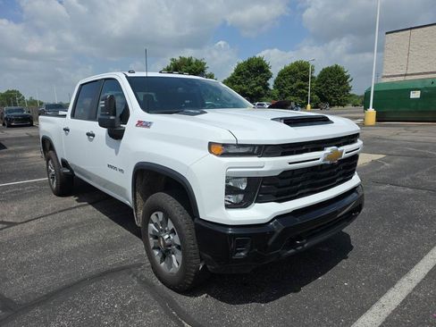 Used 2024 Chevrolet Silverado 2500 Custom w/ Custom Value Package AWD/4WD image 2