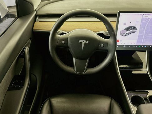 Used 2021 Tesla Model Y Long Range AWD/4WD image 17