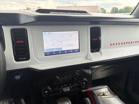 Certified 2023 Ford Bronco Heritage Edition AWD/4WD image 18