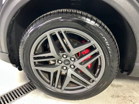 Used 2025 Ford Explorer ST-Line w/ ST-Line Street Pack image 9