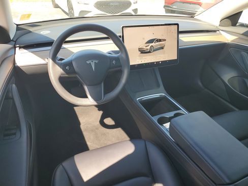 Used 2023 Tesla Model 3 Standard Range image 17