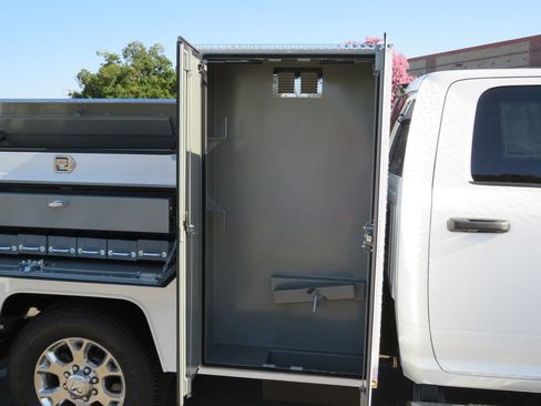 New 2022 RAM 3500 Tradesman w/ Chrome Appearance Group image 39