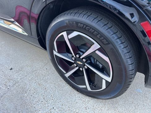 Used 2025 Chevrolet Equinox EV LT w/ Convenience Package image 11