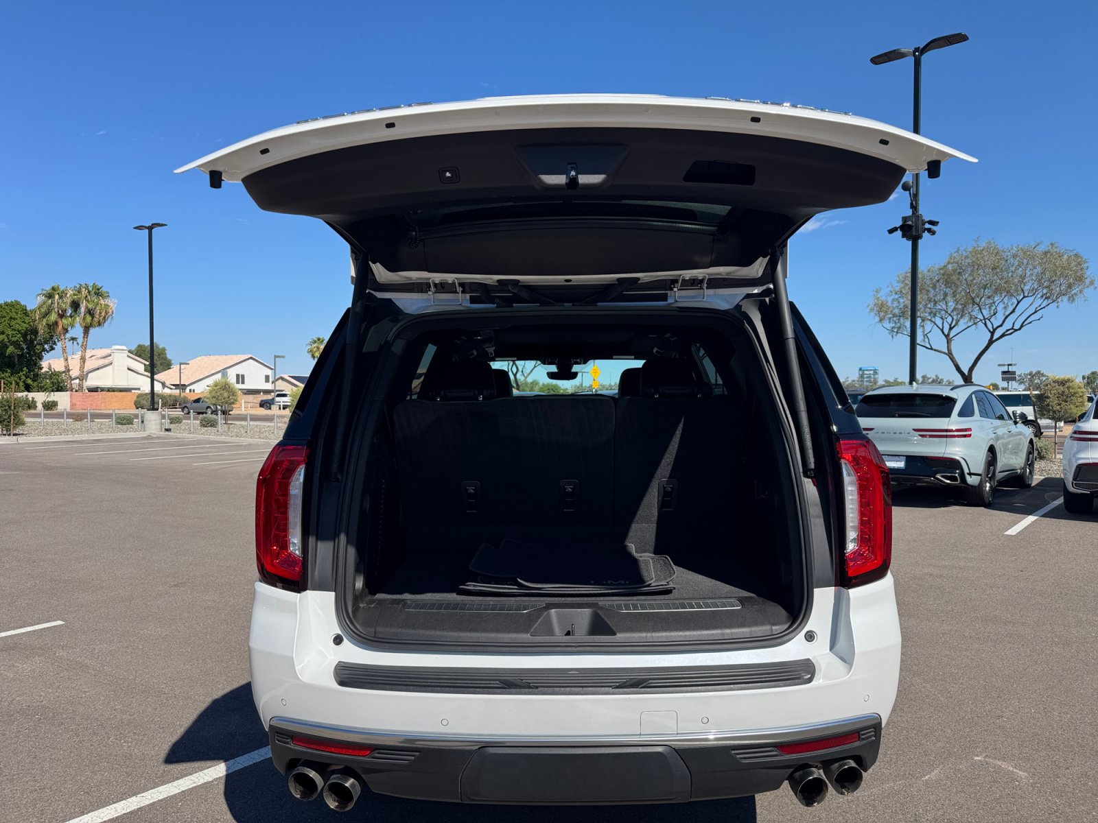 Used 2021 GMC Yukon Denali w/ Denali Premium Package AWD/4WD image 34