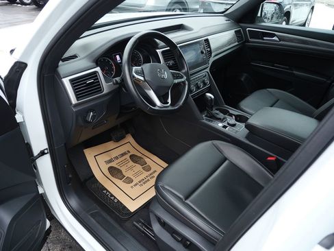 Used 2020 Volkswagen Atlas Cross Sport SE w/ Panoramic Sunroof Package image 9