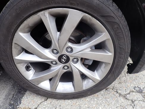 Used 2016 Hyundai Veloster image 11