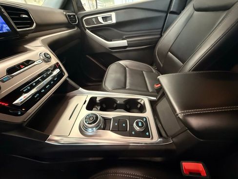 Used 2023 Ford Explorer XLT w/ Equipment Group 202A image 27