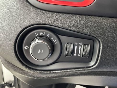 Certified 2023 Jeep Renegade Trailhawk w/ Sun/Sound Group AWD/4WD image 17