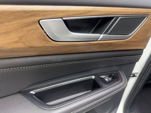 Used 2025 Volkswagen Atlas SE image 38