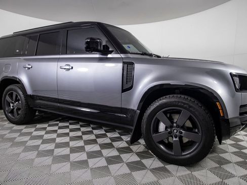 Used 2024 Land Rover Defender 130 X-Dynamic SE AWD/4WD image 2