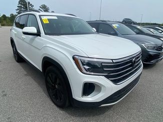 Used 2025 Volkswagen Atlas SE w/ Panoramic Sunroof Package video 1