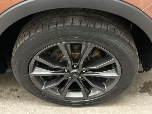 Used 2017 Ford Explorer XLT w/ Equipment Group 202A AWD/4WD image 5