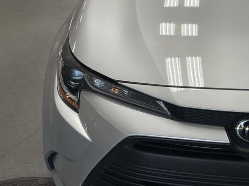 Used 2024 Toyota Corolla LE w/ LE Convenience Package image 5