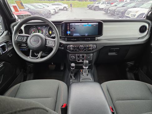 Certified 2024 Jeep Wrangler Unlimited w/ Convenience Group AWD/4WD image 24