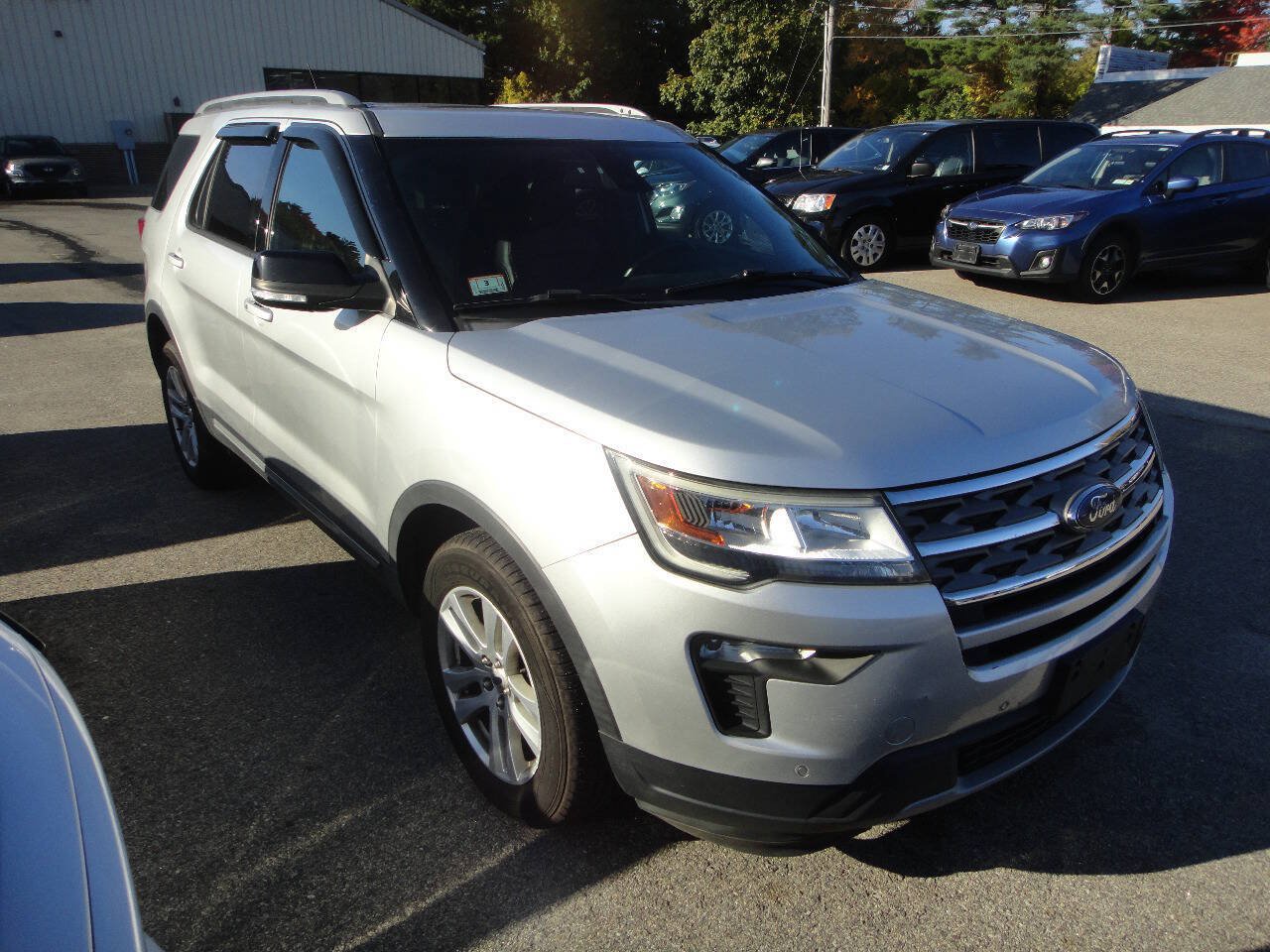 Used 2018 Ford Explorer XLT w/ Equipment Group 202A AWD/4WD image 3