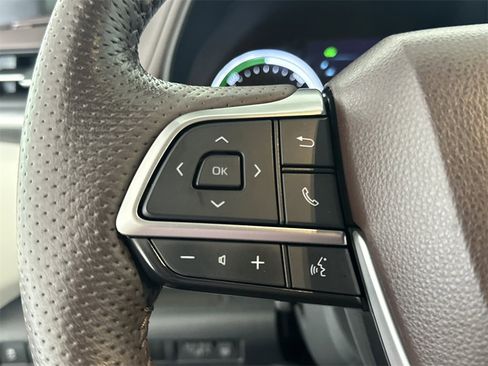Used 2023 Toyota Sienna Platinum image 21