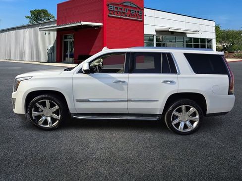 Used 2016 Cadillac Escalade Luxury image 2