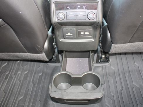 Used 2023 GMC Acadia SLT FWD image 27