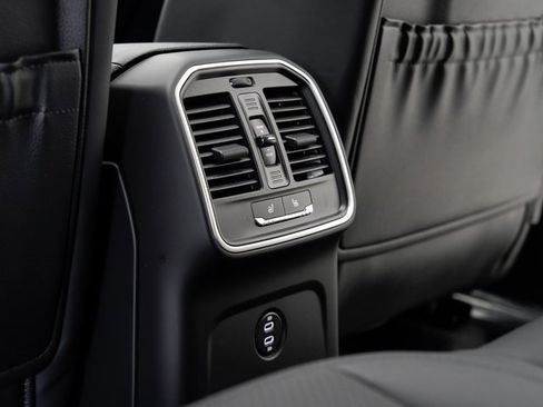 Certified 2025 Porsche Macan image 25