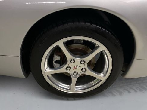 Used 2001 Chevrolet Corvette Coupe w/ Preferred Equipment Group2 RWD image 18