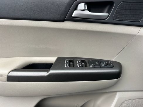 Used 2022 Kia Sportage LX image 11