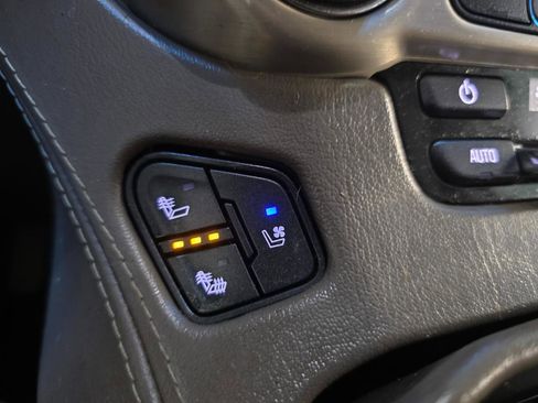 Used 2017 GMC Yukon Denali w/ Open Road Package image 28