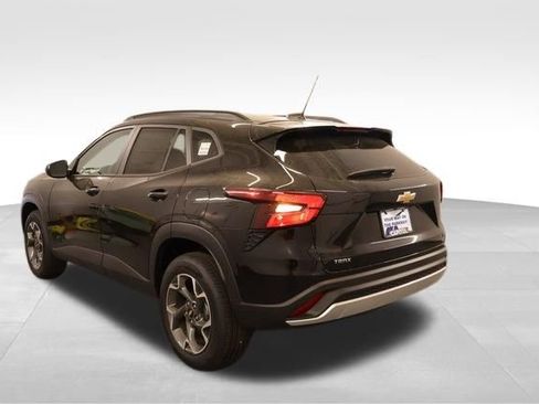 New 2026 Chevrolet Trax LT w/ LT Convenience Package FWD image 4
