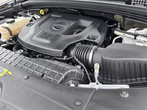 Used 2022 Jeep Grand Cherokee Overland w/ Adv Protech Group III image 18