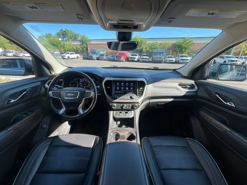 Used 2020 GMC Acadia Denali w/ Technology Package FWD image 17