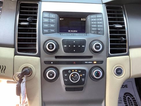 Used 2016 Ford Taurus SE FWD image 34