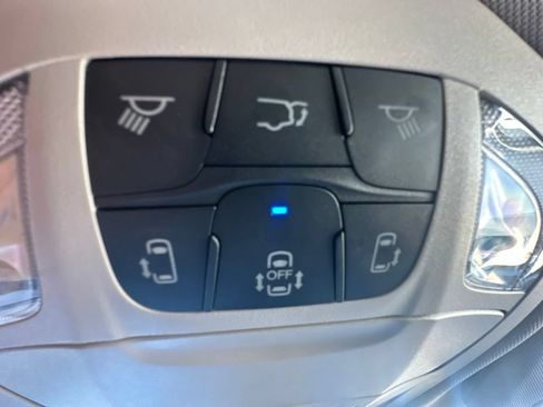 Used 2024 Chrysler Pacifica Touring-L FWD image 37