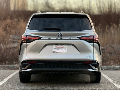 Used 2021 Toyota Sienna XSE w/ XSE Plus Package image 7